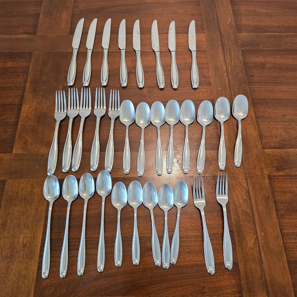 Oneida Stainless Flatware Set 32 Piece Silverware Spoons Forks Knives Dining